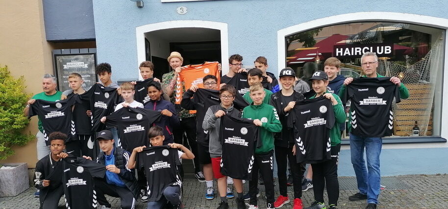 Kolmikov’s Barber Hairclub sponsert neue Trikots für die C2